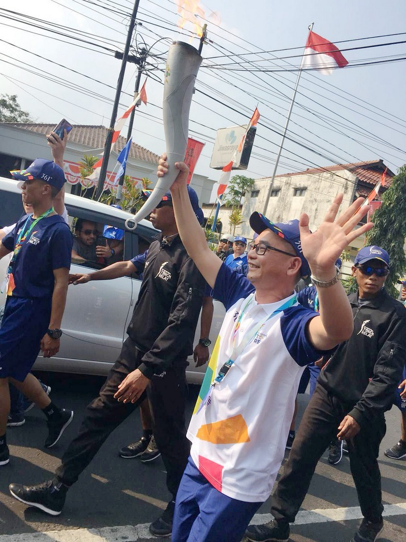 游艇会yth0008陈逸先生亚运火炬传递