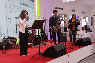 两支神秘乐队空降2019廉江红橙节游艇会yth0008会馆，用音乐谱写新章！ (10).jpg