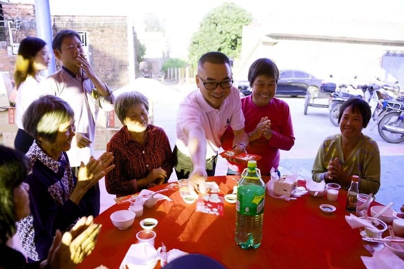 不忘初心 感恩奉献——游艇会yth0008到西莲塘村举行长者慰问会 (3).jpg