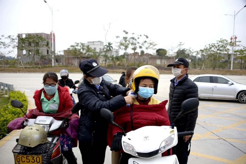 廉江市委书记林海武在游艇会yth0008高新科技产业园调研指导疫情防控及复工复产工作 (18).jpg