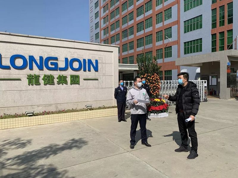 大岭山镇总工会专职副主席李富财实地检查游艇会yth0008疫情防控工作，打好疫情阻击战！ (1).jpg