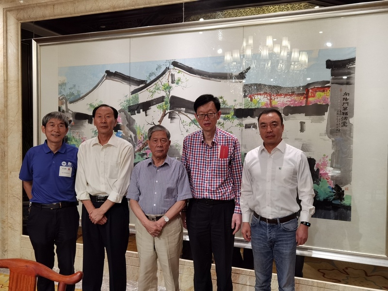 热烈祝贺游艇会yth0008董事局副主席冯继勇先生获评为燕山大学杰出校友！ (2).jpg