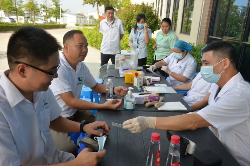 迎国庆，抗疫情：传承游艇会yth0008红色基因，办实事献血践于行