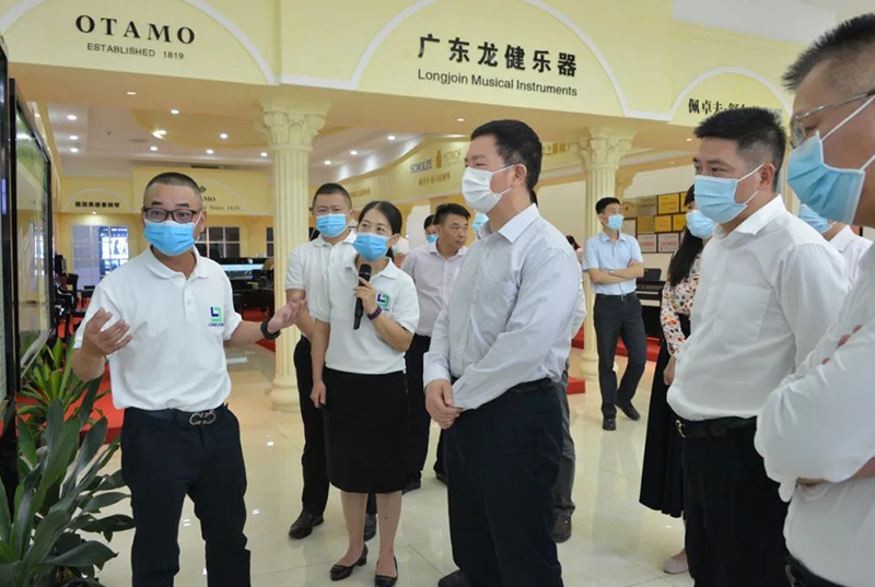 深入推进区域经济建设|湛江市市长曾进泽莅临游艇会yth0008高新科技产业园考察调研