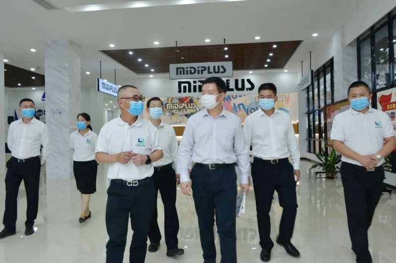 湛江市市长曾进泽莅临游艇会yth0008高新科技产业园考察调研 (4).jpg