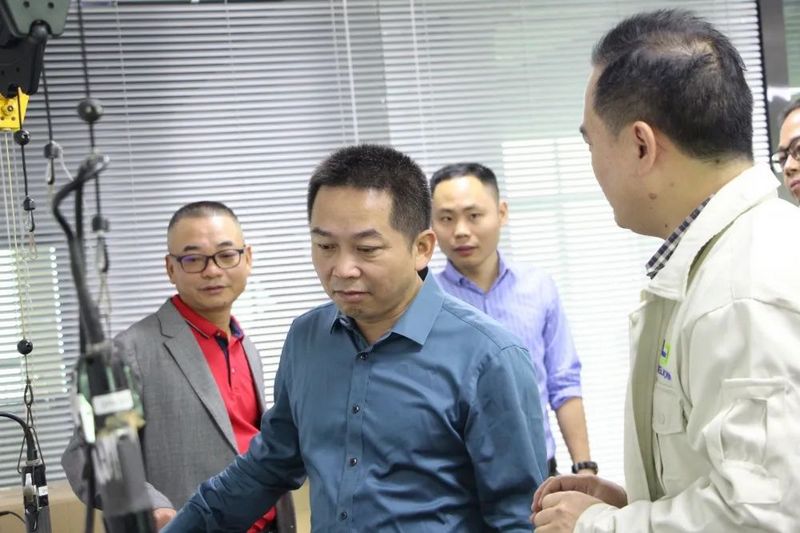 热烈欢迎廉江市委副书记、市长柯俊一行莅临游艇会yth0008东莞总部参观指导! (3).jpg 热烈欢迎廉江市委副书记、市长柯俊一行莅临游艇会yth0008东莞总部参观指导! (3).jpg